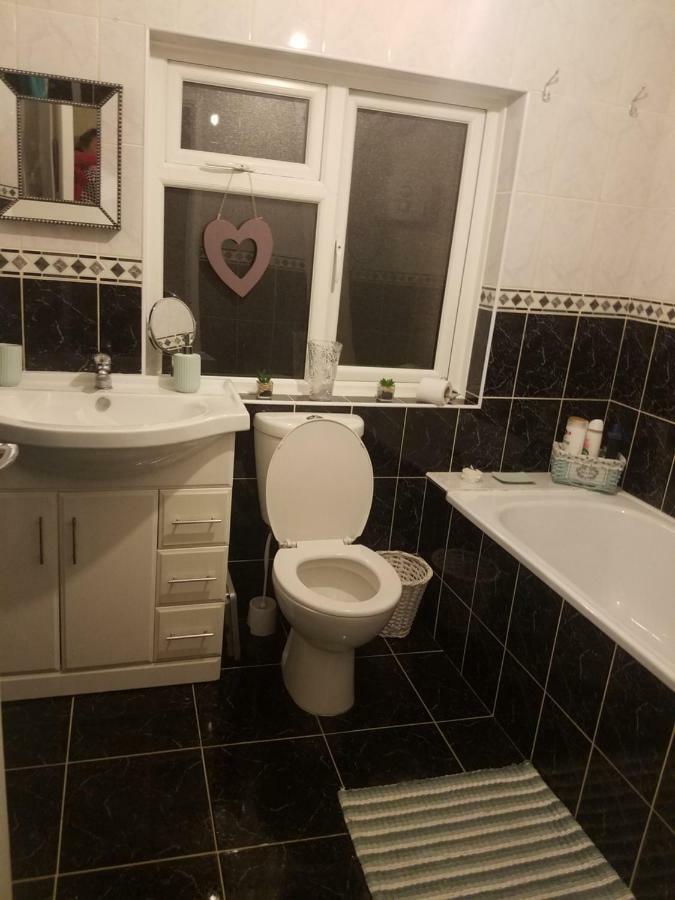 ストラベーン Comfy Quiet Town Houseヴィラ エクステリア 写真